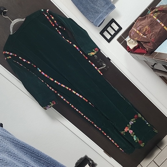 Antique Bedouin embroidered green velvet dress XXL - Picture 6 of 9